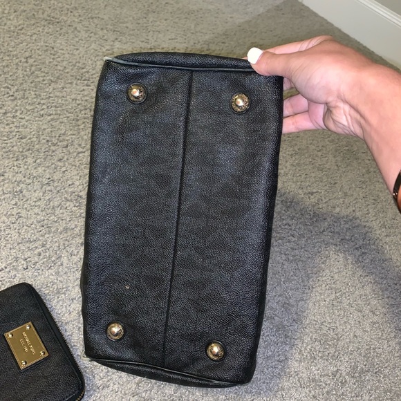 Michael Kors purse with matching wallet - Picture 6 of 8